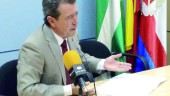 SIN DUDAS. El alcalde, Juan Fernández, explica en rueda de prensa “la verdad” sobre Biodiesel Technology.