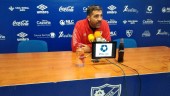 RUEDA DE PRENSA. Jaime Molina contesta a los periodistas en el Estadio de Linarejos.