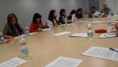 mesa de trabajo. Participantes en la Comisión Local de Prevención y Atención ante el Maltrato Infantil. 