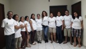 Foto de familia de la junta directiva de la Comunidad “Dimas Rodríguez”, junto a la cooperante jiennense Nazaret García. 