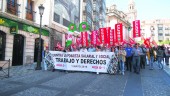 RECORRIDO. Las organizaciones sindicales UGT y CC OO, con sus respectivos líderes provinciales a la cabeza, lideran la manifestación del Primero de Mayo.
