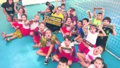 ENSEÑANZA. Alumnos de la Escuela de Verano Educarium-Aquarela, en el polideportivo de Mancha Real.