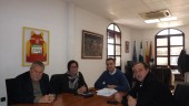 GESTIÓN. Equipo de Gobierno municipal del Ayuntamiento de Huelma, en una reunión de trabajo.