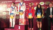 LOGRO. Ana Torres, con los colores de la selección nacional, posa con la medalla en el tercer cajón del podio. 