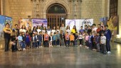 ENCUENTRO. Fotografía de familia de los alumnos de Primaria y Secundaria, en su visita al Museo Provincial de Jaén para su “hermanamiento”.