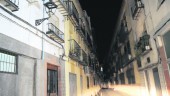 OSCURIDAD. La calle Jorge Morales, durante el inesperado “apagón”.