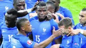 imparables. Los jugadores franceses celebran el tanto marcado por Pogba al filo del descanso. 