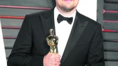 FELIZ. Leonardo DiCaprio consiguió su primer Oscar por “El renacido”. 