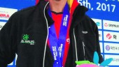 ÉXITO. José Javier Olea posa con una de las dos medallas conseguidas.