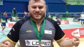 alegría. Simón Cruz posa tras lograr la medalla de bronce.