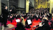 VIRTUOSISMO. Martín Morales dirige la Orquesta Sinfónica de Baeza y la Coral Baezana, en el Altar Mayor de la Catedral de la ciudad Patrimonio de la Humanidad. 