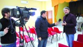 PRENSA. José Antonio Barrionuevo entrevista a Juan Espejo para la elaboración del reportaje de “Historias de luz”.