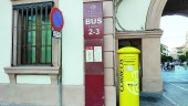 MOVILIDAD. Una de las paradas del autobús urbano, en un punto céntrico del municipio. 