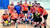 CAMPEÓN. El equipo del GAB Jaén A posa con el Trofeo de Balonmano Senior Masculino “Virgen de la Capilla”.