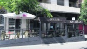 EN EL CENTRO. El establecimiento asaltado, la cafetería Batallas, se encuentra en la calle Cruz Roja de la capital.