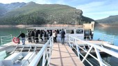 Visita al embarcadero el pasado invierno tras la llegada de la nave a las aguas del pantano de El Tranco, en el término de Hornos de Segura. agustín muñoz