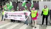 EL VALLE. Movilización del sindicato y de trabajadores de seguridad a las puertas de la sede de Fomento y Vivienda.