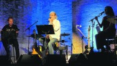TRAYECTORIA. Luis Eduardo Aute repasó, acompañado por sus músicos, su medio siglo de canciones en su concierto en los Baños Árabes. 