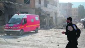 CONFLICTO. Equipos de emergencia trabajan en el territorio sirio tras un bombardeo. 