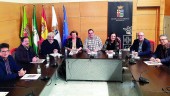 REUNIÓN. Parra, Cruz y Madueño mantuvieron el encuentro en Martos con los representantes de los municipios afectados.