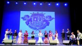actuación. Integrantes del coro de la peña romera “El Caballo” interpretan una de sus sevillanas en la gala benéfica.