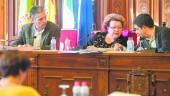 PLENO. Ángel Vera, Pilar Parra y Francisco Reyes, durante la sesión plenaria provincial. 