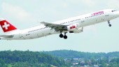 Un Airbus A321, de la compañía suiza Swissair, ejecuta una maniobra de despegue. 