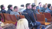 EL 20 DE MARZO DE 2017. Los cinco implicados, sentados en el banquillo de los acusados y custodiados por policías, durante la celebración del juicio.