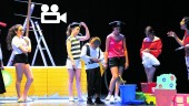 ACTUACIÓN. Los alumnos más pequeños de la Escuela de Pequeños Grandes Actores interpretan la obra “Vamos al Teatro”. 