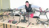 TECNOLOGÍA. José Fernández muestra el parque de drones con los que trabaja. 