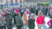 CONMEMORACIÓN. Asistentes al acto institucional celebrado en la plaza de Andalucía con motivo del Día Internacional de la Mujer Trabajadora.