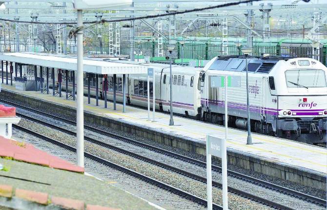 TRANSPORTE. La Estación de Linares-Baeza ha perdido en los últimos años gran cantidad de comunicaciones. TRANSPORTE. La Estación de Linares-Baeza ha perdido en los últimos años gran cantidad de comunicaciones.