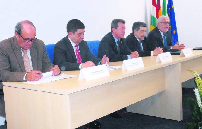 COLABORACIÓN. Antonio Ponce, Francisco Reyes, Juan Fernández, Javier Barranco y José María Villén.