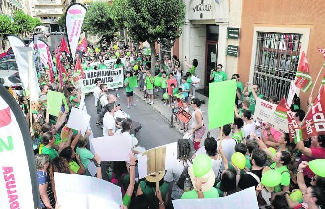 Concentración ante la Delegación de Educación de Jaén - 06/09/2016