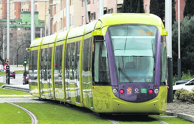 en el recuerdo. Tranvía recorre las calles de la capital jiennense cuando ahora se cumplen cinco años.