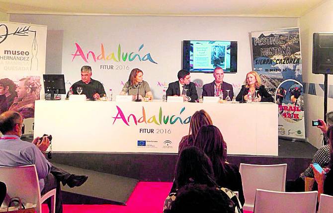 ORGULLO. Ana Cobo, Francisco Reyes y Manuel Quesada, en la presentación de los actos de conmemoración. 