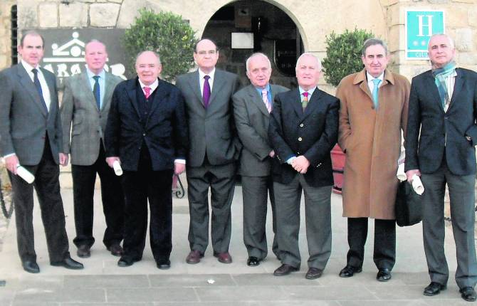 EQUIPO. Diego Hurtado, presidente de la Secot, con miembros del colectivo sin �nimo de lucro, en una imagen de archivo.
