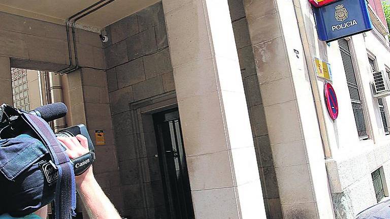 La Policía recoge a un niño “olvidado” por su madre en una ludoteca La Policía recoge a un niño “olvidado” por su madre en una ludoteca