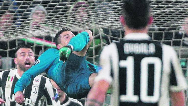 Cristiano toca el cielo con un gol de bandera