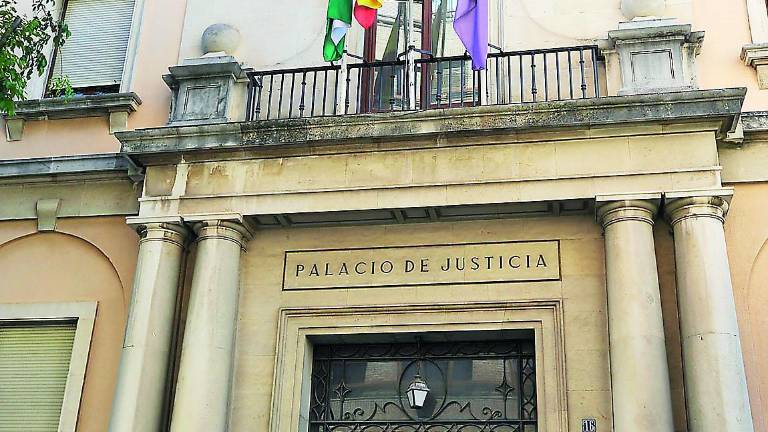 A juicio por tener sexo con una menor de tan solo trece años A juicio por tener sexo con una menor de tan solo trece años