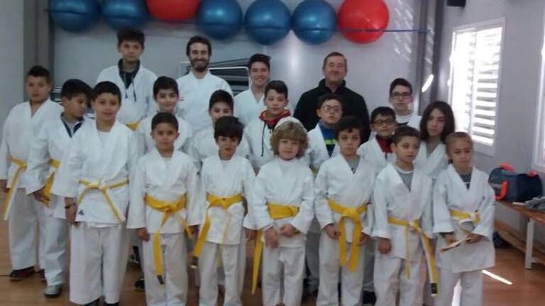 Éxito en el primer examen de Kárate Éxito en el primer examen de Kárate