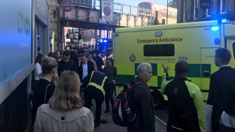 Varias personas heridas por una explosión en el metro de Londres