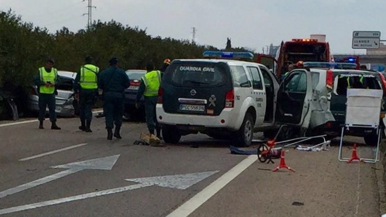 Espectacular accidente en un control de tráfico en la A4, en Andújar