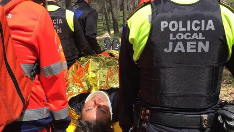 Auxilio a un ciclista herido en El Neveral Auxilio a un ciclista herido en El Neveral
