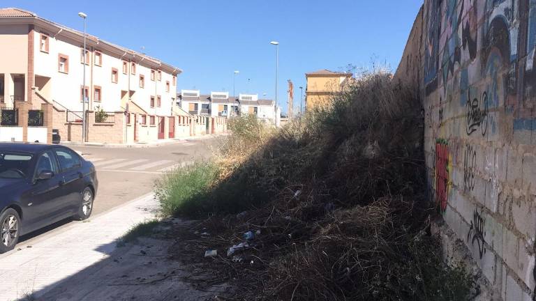 Vecinos denuncian el mal estado de un nuevo barrio