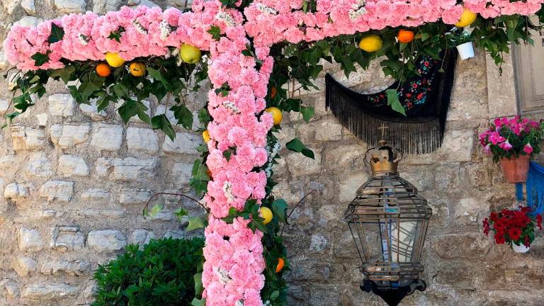 mes de flores y romerías mes de flores y romerías