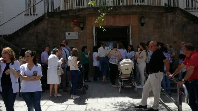 Desalojo del centro de salud Virgen de Linarejos por un incendio Desalojo del centro de salud Virgen de Linarejos por un incendio