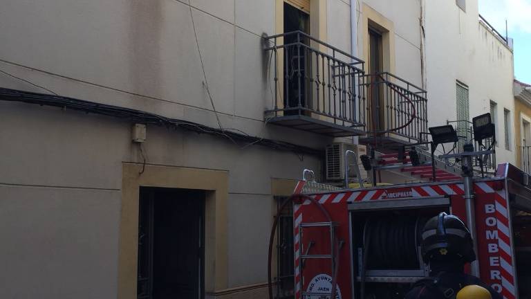 Bomberos sofocan el incendio de una chimenea en la capital Bomberos sofocan el incendio de una chimenea en la capital