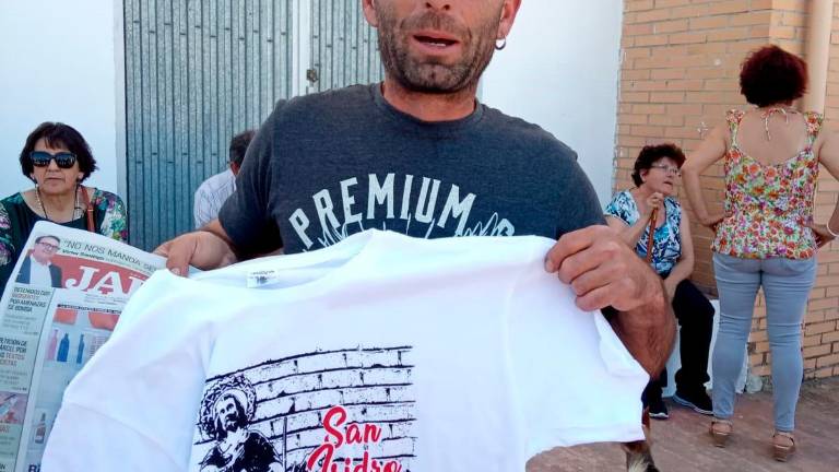 Una aldea unida a su patrón Una aldea unida a su patrón