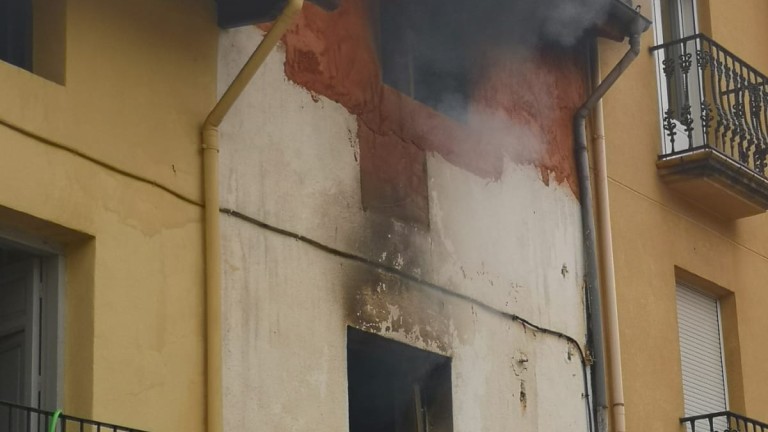 Cuatro desalojados por el incendio de una vivienda en Siles